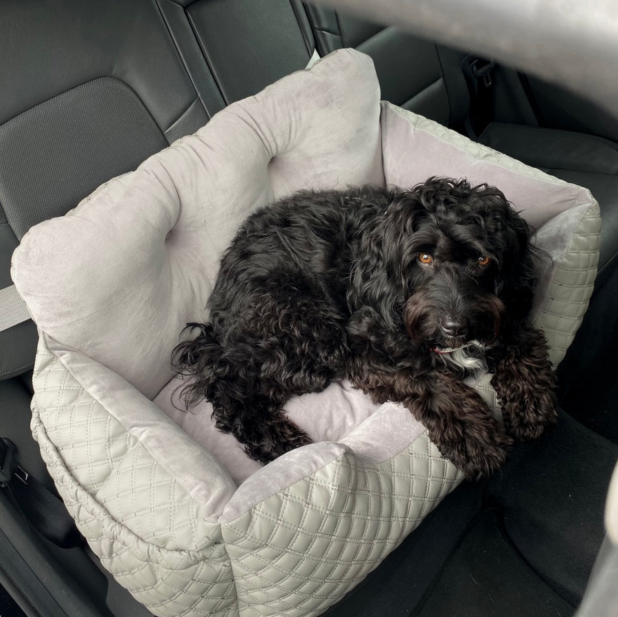 Premium Luxury Dog Car Seat - Comfortable and Secure Pet Travel Solution for Medium Dogs